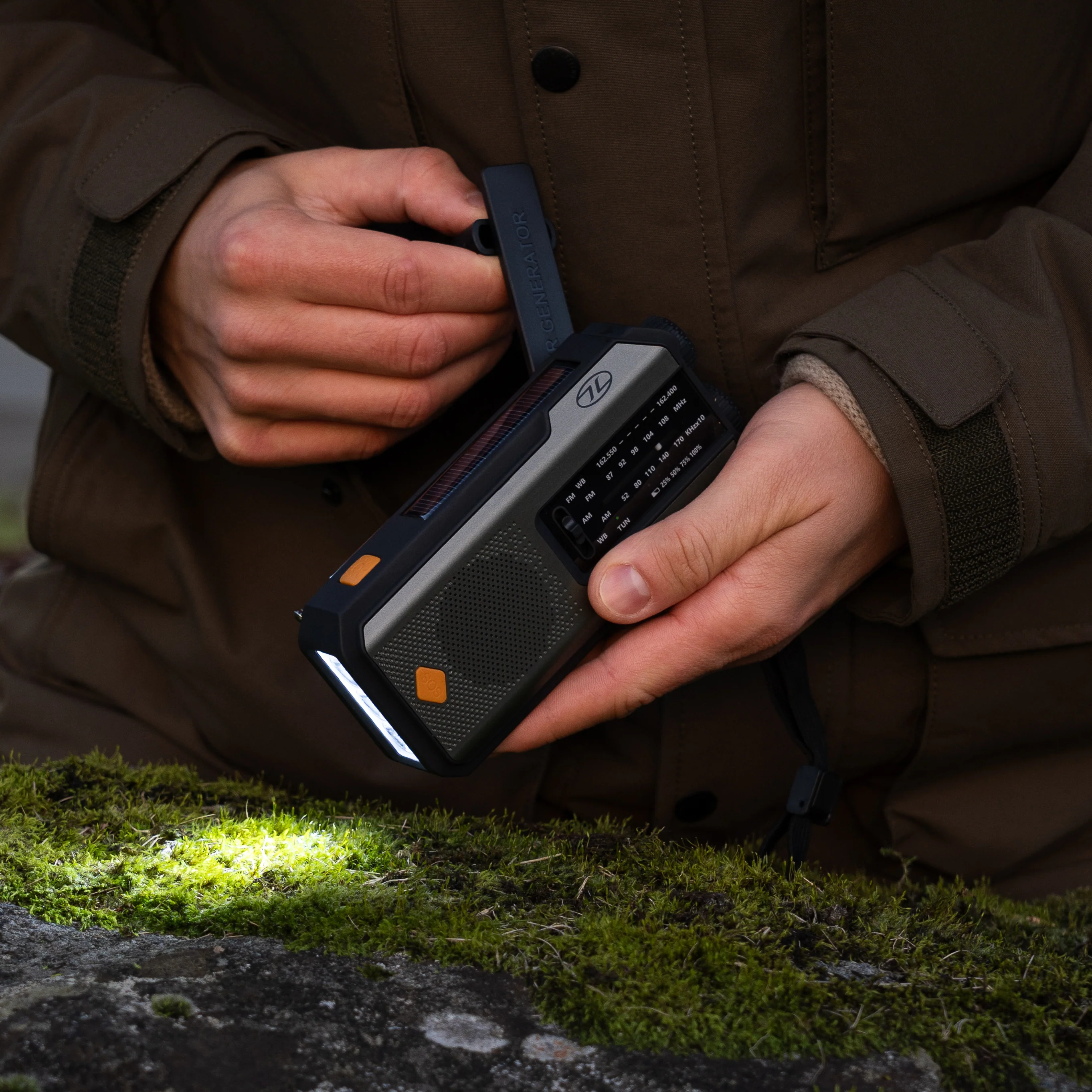 Universal Survival Emergency Hub (Powerbank, Torch, Radio, SOS) - Image 4